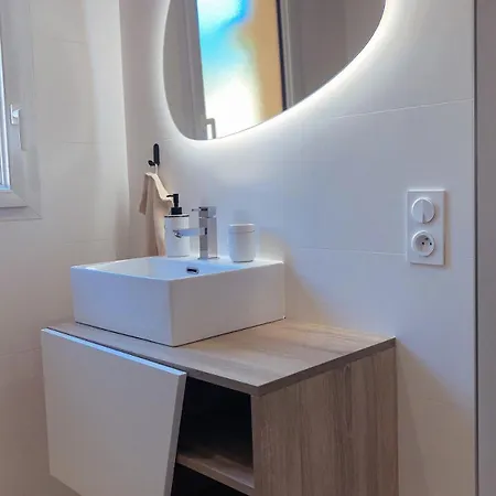 Coco, Elegance And Serenity In Collioure