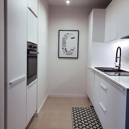 Coco, Elegance And Serenity In Apartment *