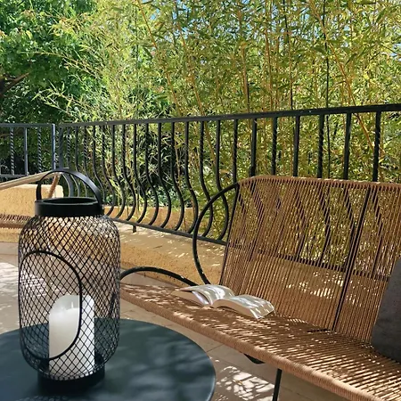 Coco, Elegance And Serenity In Apartment Collioure